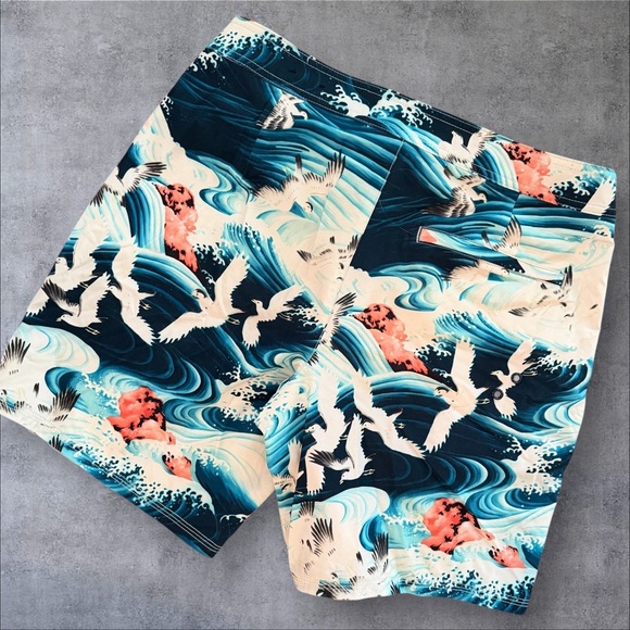 American Eagle Outfitters Men's Seagull Wave Print Swim Board Shorts Medium - Picture 2 of 4